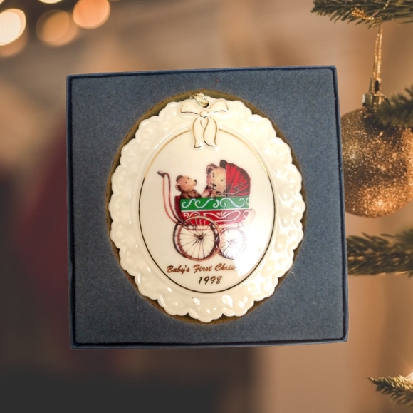 WEDGWOOD VINTAGE 1998 BABY'S FIRST CHRISTMAS ORNAMENT - Picture 2 of 3